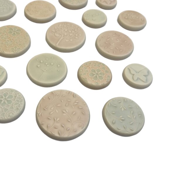 20 Magnets Floral Flower Nature Handmade Polymer Clay Multicolor Muted Pastel - Picture 6 of 9